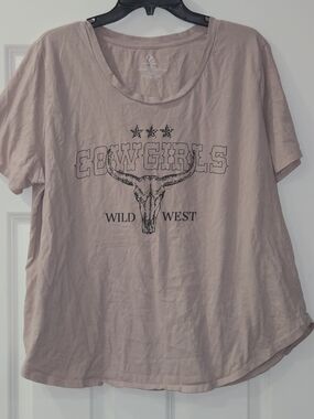 Cowgirls Graphic Short Sleeve Tee in Dusty Mauve